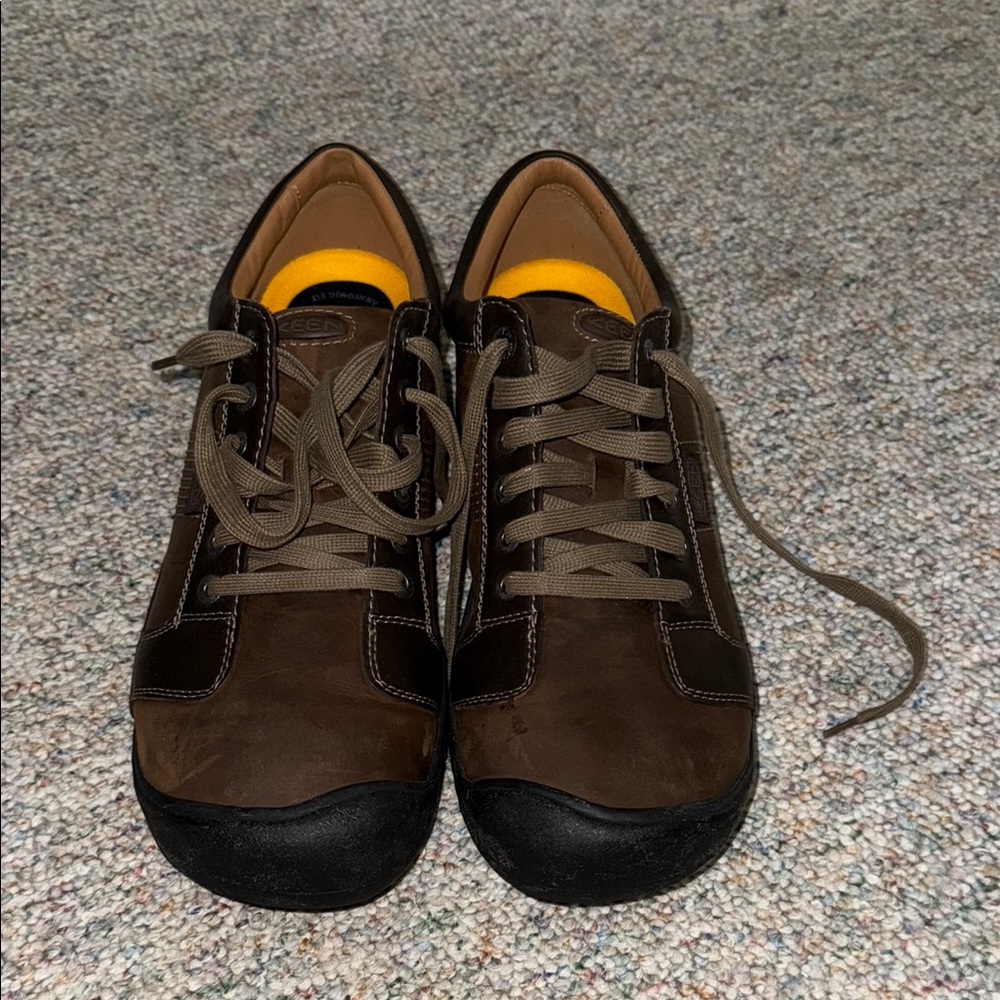 LIKE NEW Men's Brown KEEN Shoes